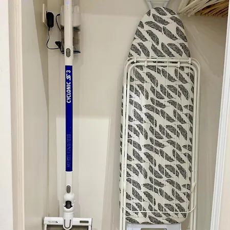 Bright In Center Butte Aux Cailles Metro 7 & 14 * パリ