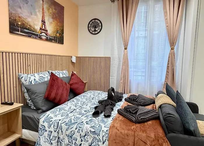 Bright In Center Butte Aux Cailles Metro 7 & 14 * パリ