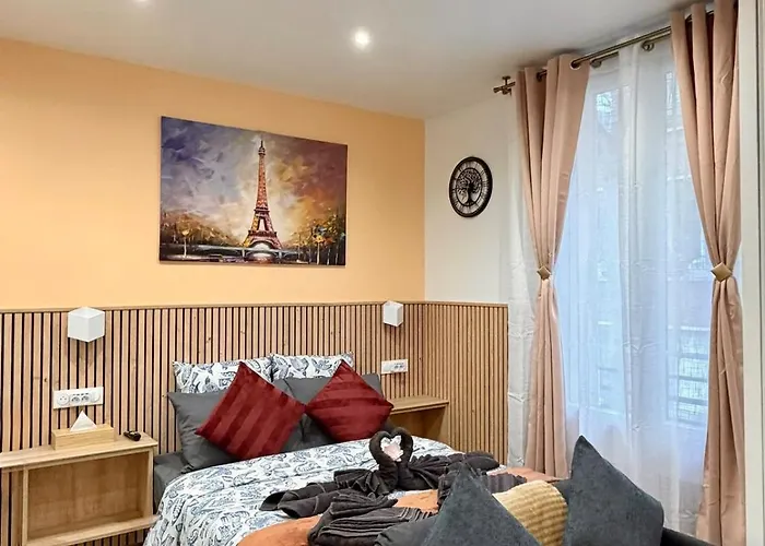 Bright In Center Butte Aux Cailles Metro 7 & 14 * パリ