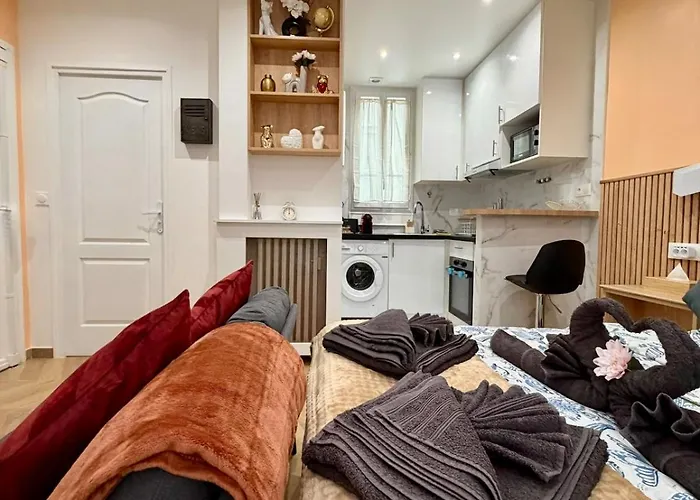 Bright In Center Butte Aux Cailles Metro 7 & 14 * パリ