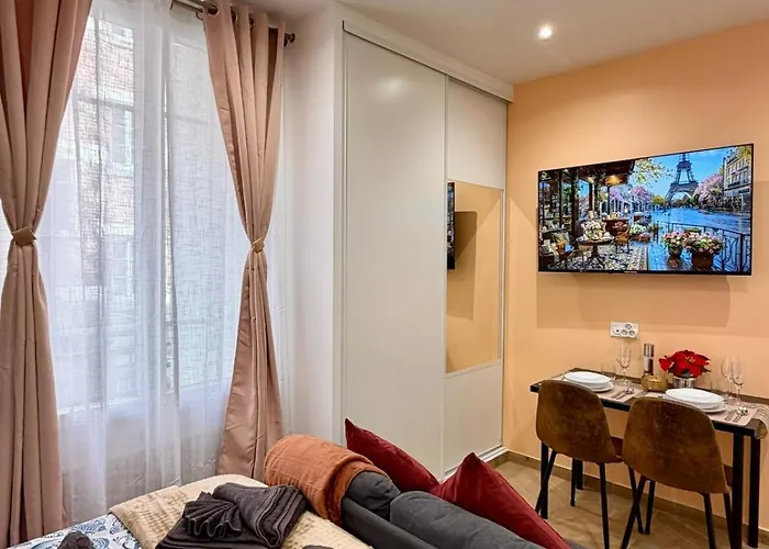 Bright In Center Butte Aux Cailles Metro 7 & 14 *