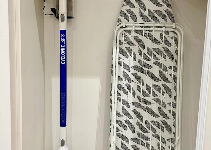 Bright In Center Butte Aux Cailles Metro 7 & 14 * パリ