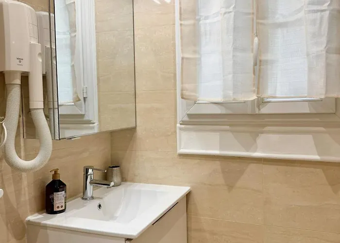 Bright In Center Butte Aux Cailles Metro 7 & 14