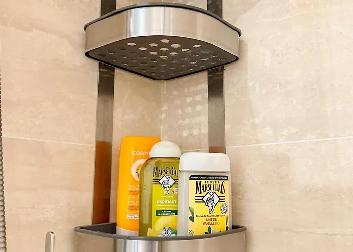 Bright In Center Butte Aux Cailles Metro 7 & 14 パリ